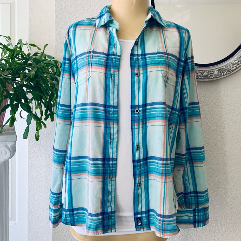 Host Pick 🎉 The North Face cotton button down top
